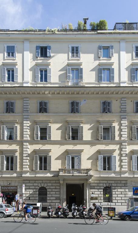Alojamento de Acomodação e Pequeno-almoço Caesar House Residenze Romane
